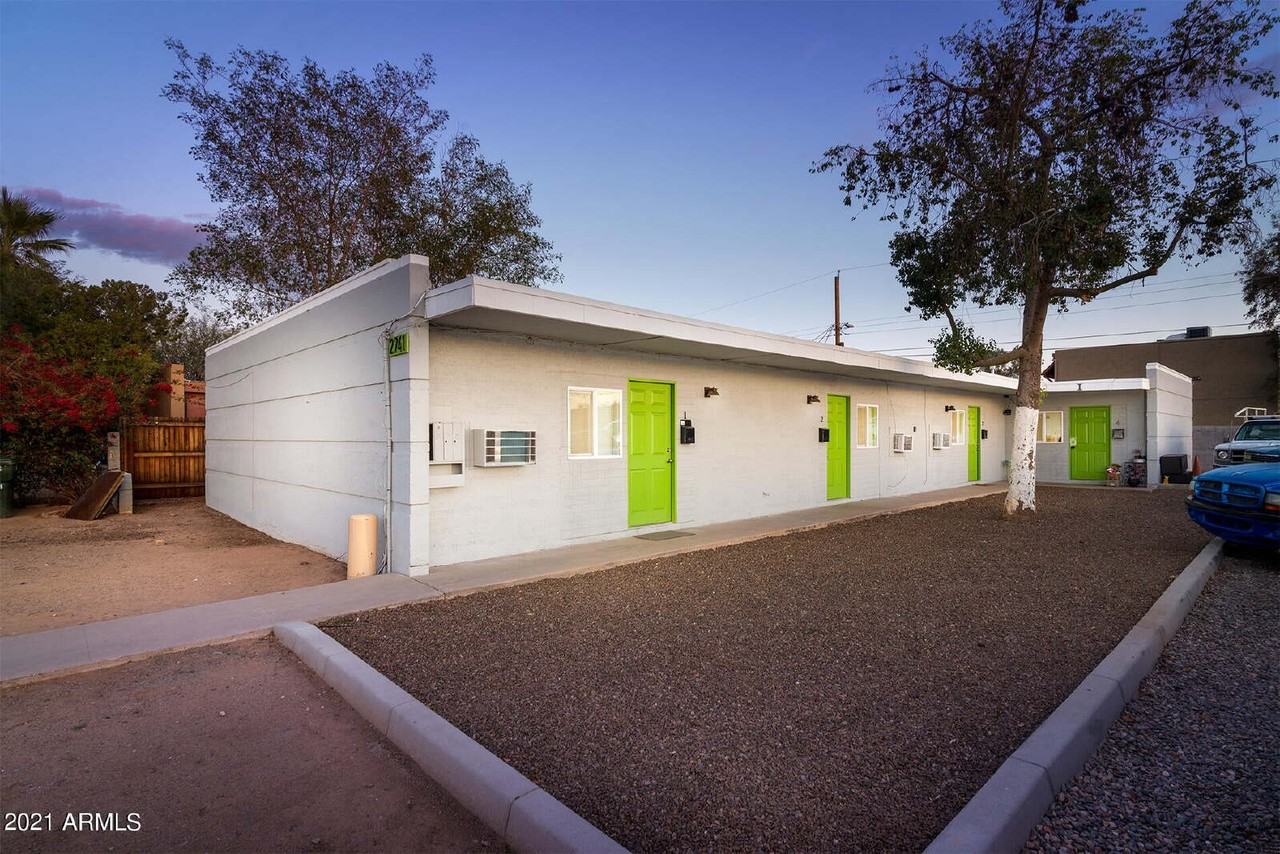 2741 W Tuckey Ln Apt 4 - Photo 3 of 13