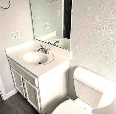 2741 W Tuckey Ln Apt 4 - Photo 4 of 13