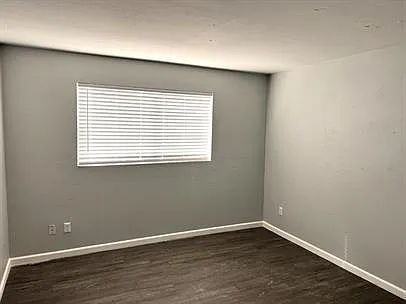 2741 W Tuckey Ln Apt 4 - Photo 5 of 13