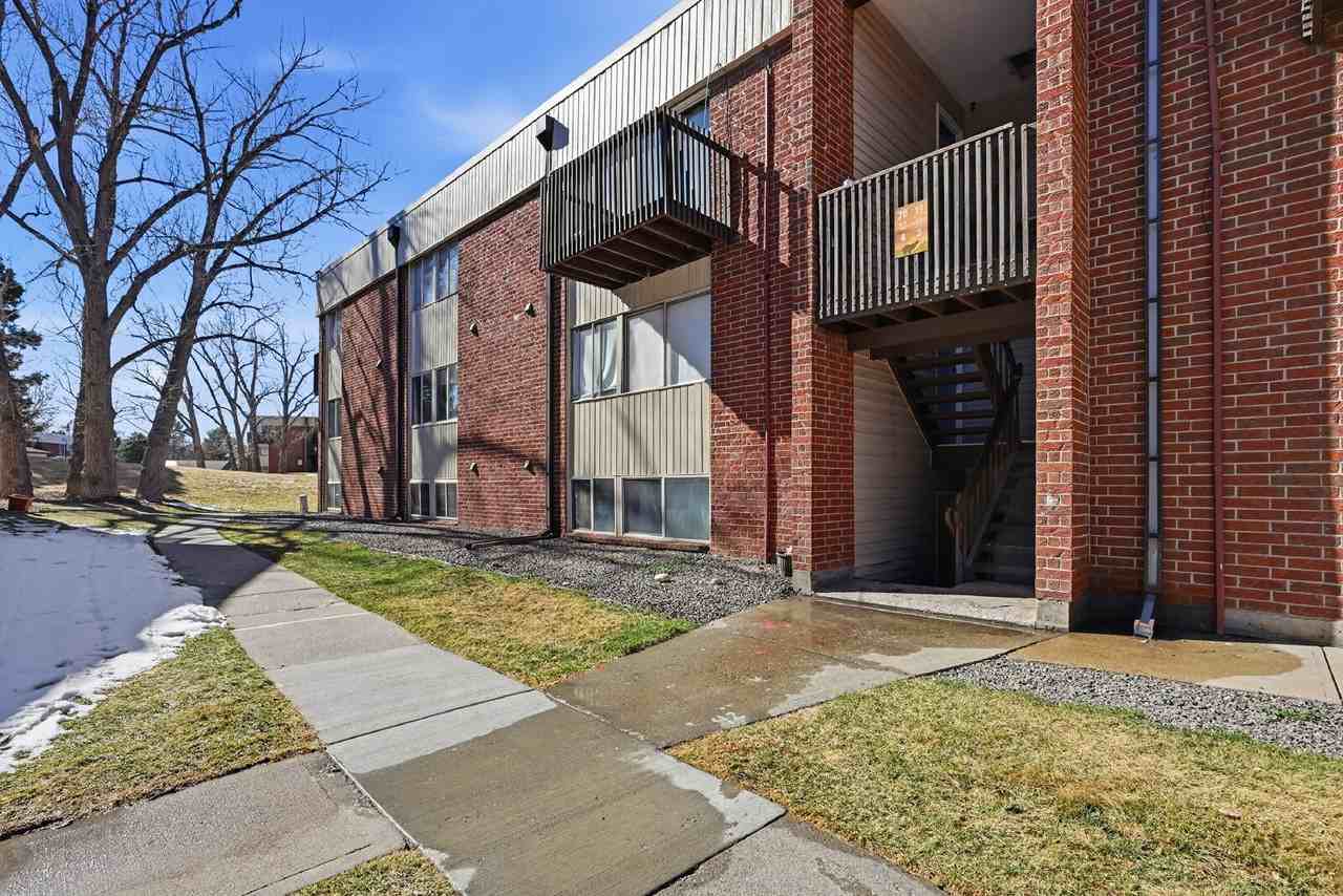 3623 S Sheridan Blvd - Photo 2 of 22