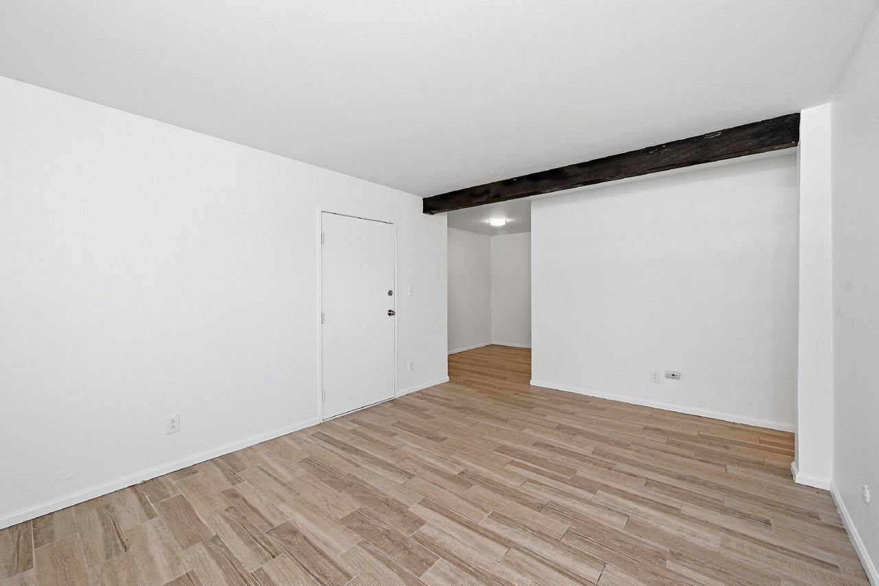 3623 S Sheridan Blvd - Photo 5 of 22