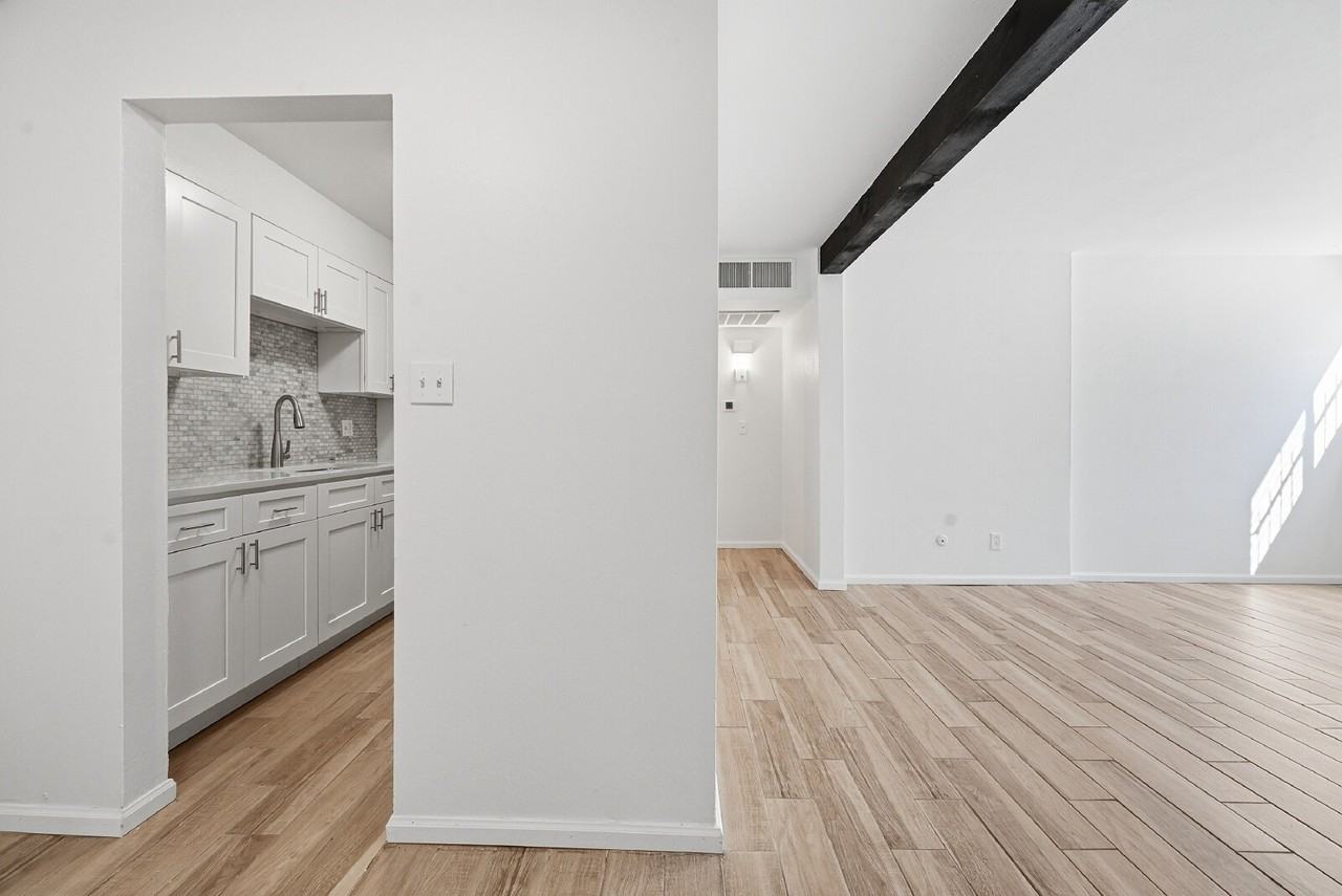 3623 S Sheridan Blvd - Photo 7 of 22