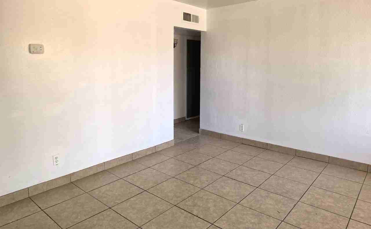 1812 N 26th Pl Apt 4 - Photo 5 of 22
