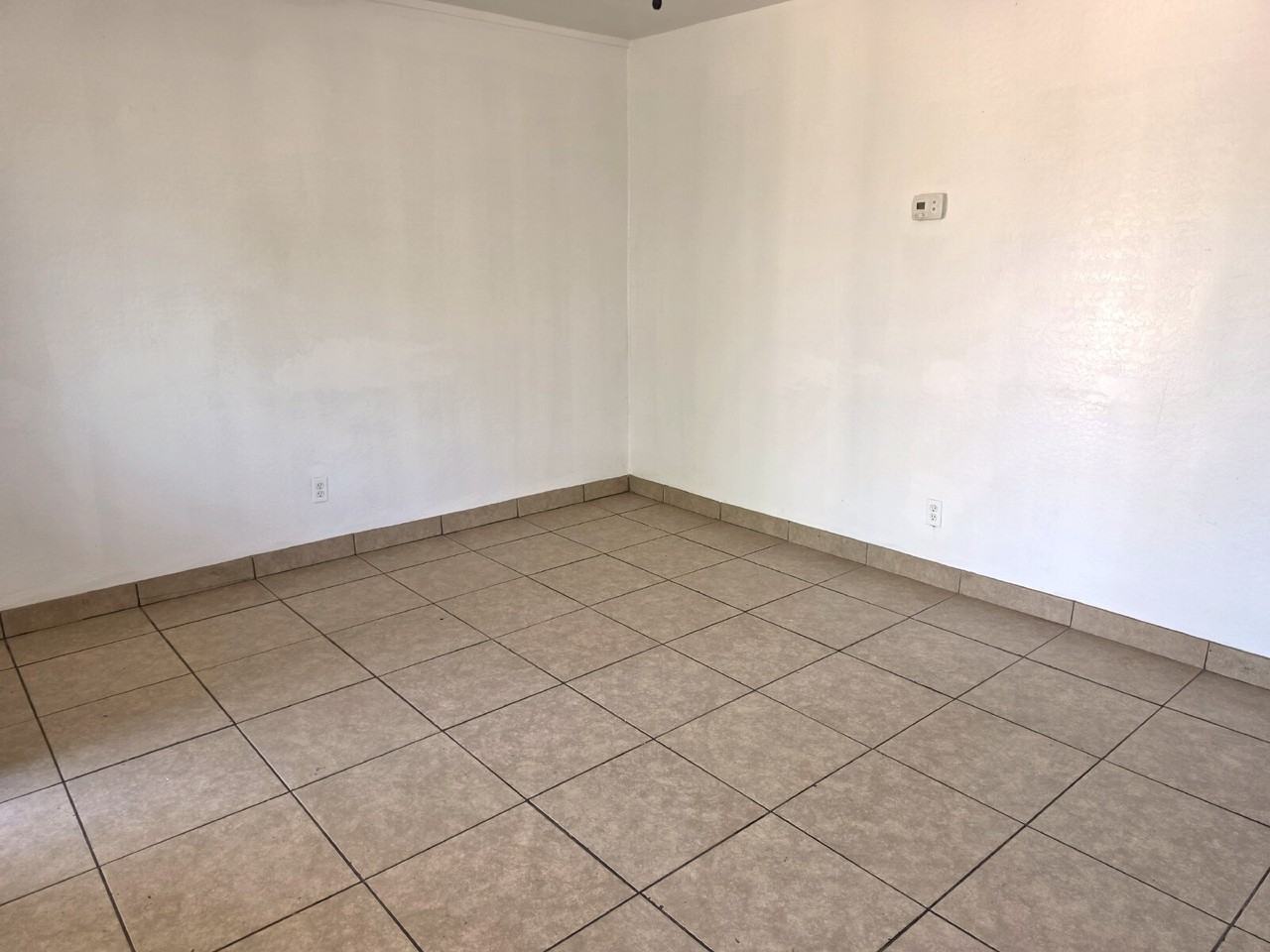 1812 N 26th Pl Apt 4 - Photo 6 of 22