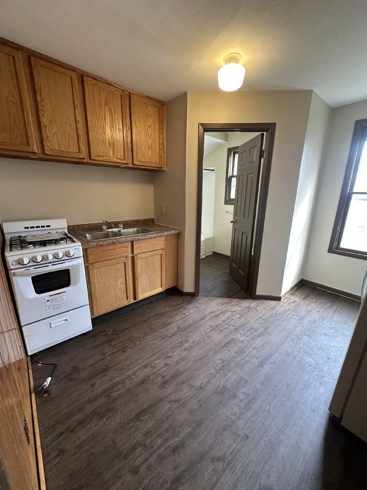 224 Madison St #3 - Photo 5 of 7