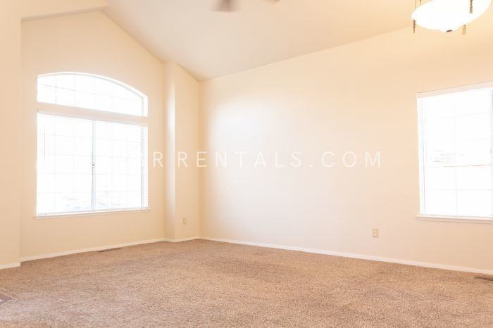 330 Gonzalez St - Photo 7 of 29