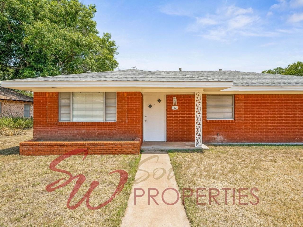 1821 N Mccart St - Photo 2 of 20