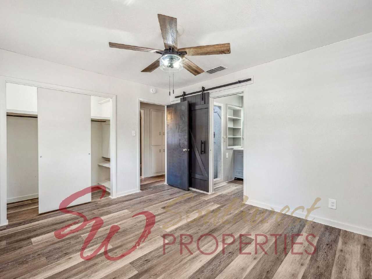 1821 N Mccart St - Photo 4 of 20