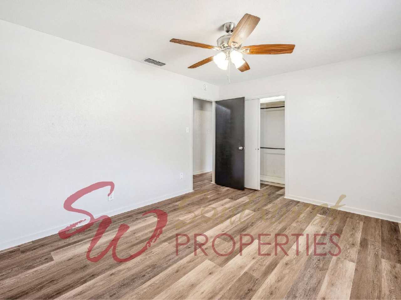 1821 N Mccart St - Photo 5 of 20