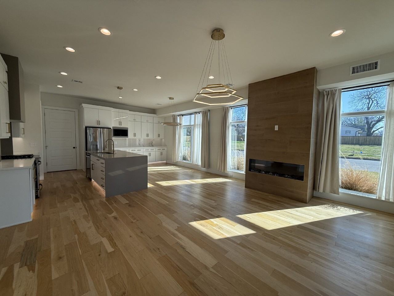 134 E Elgin St - Photo 4 of 21