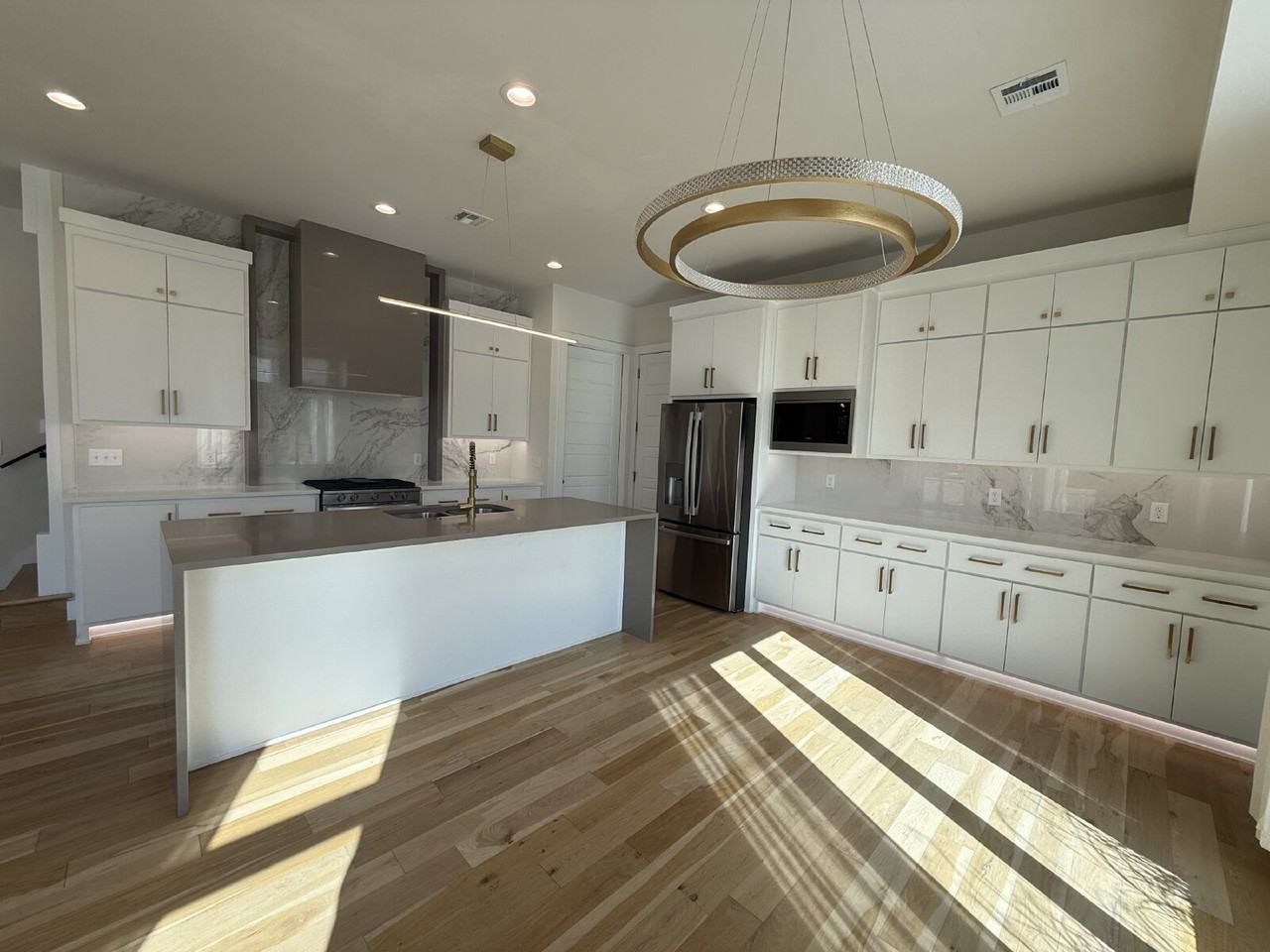 134 E Elgin St - Photo 5 of 21