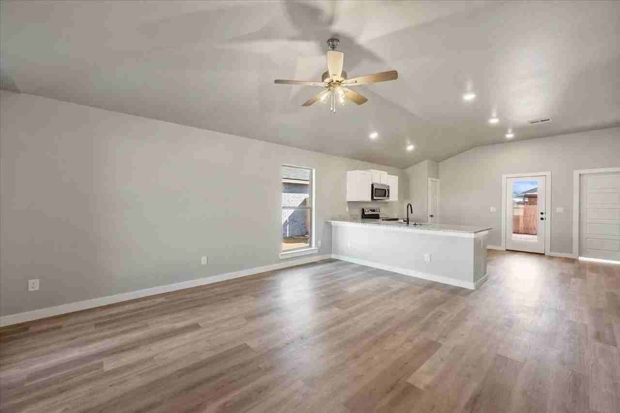 6929 10th St - Photo 3 of 16