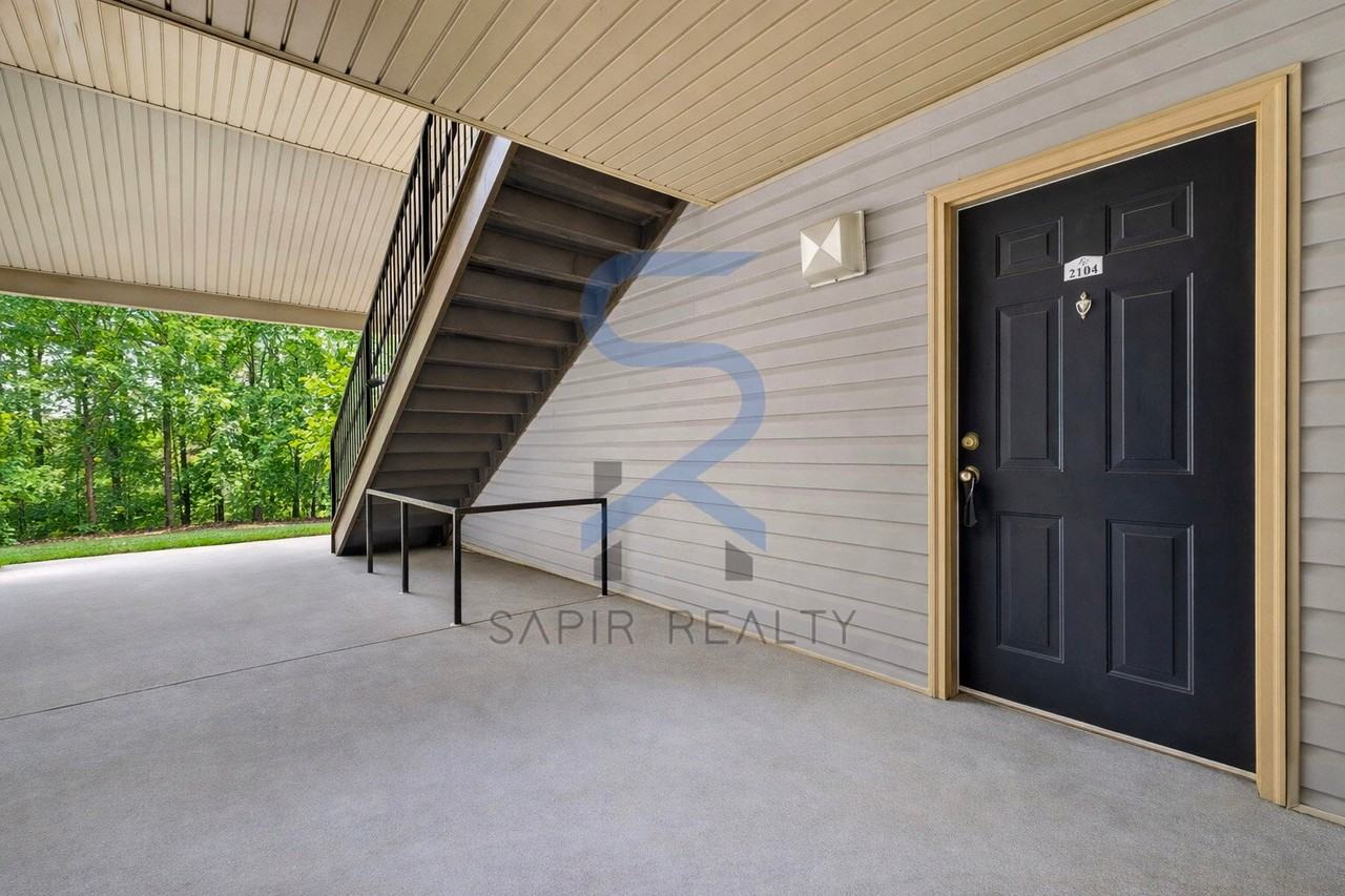 2104 Fairington Club Dr - Photo 2 of 27