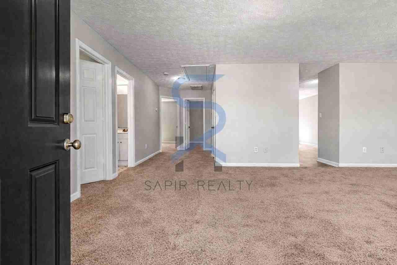 588 Elles Way - Photo 2 of 33