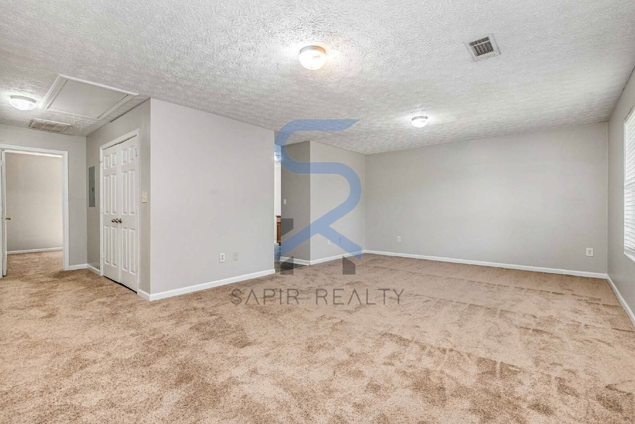 588 Elles Way - Photo 3 of 33