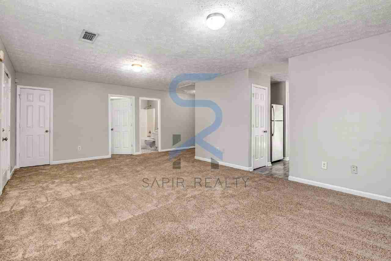 588 Elles Way - Photo 4 of 33