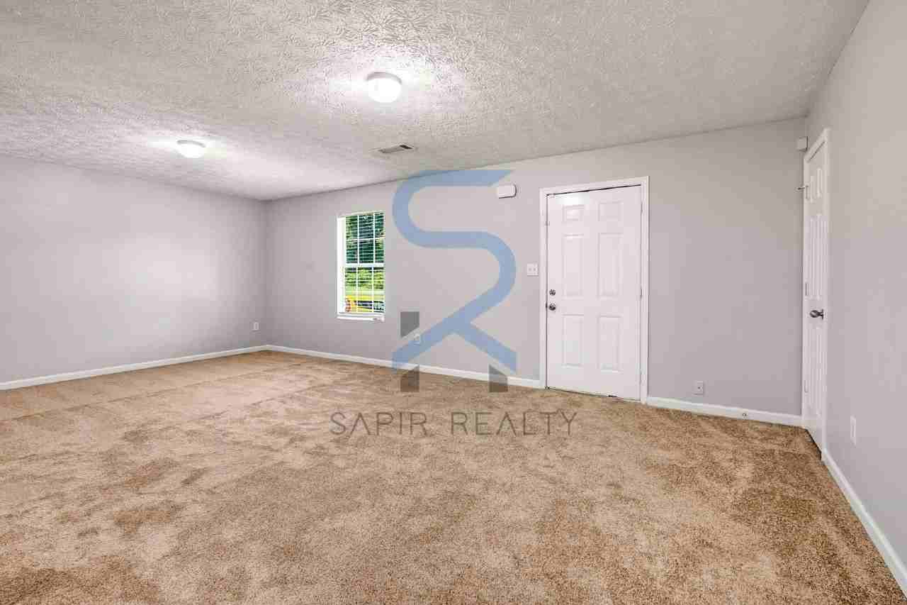 588 Elles Way - Photo 6 of 33