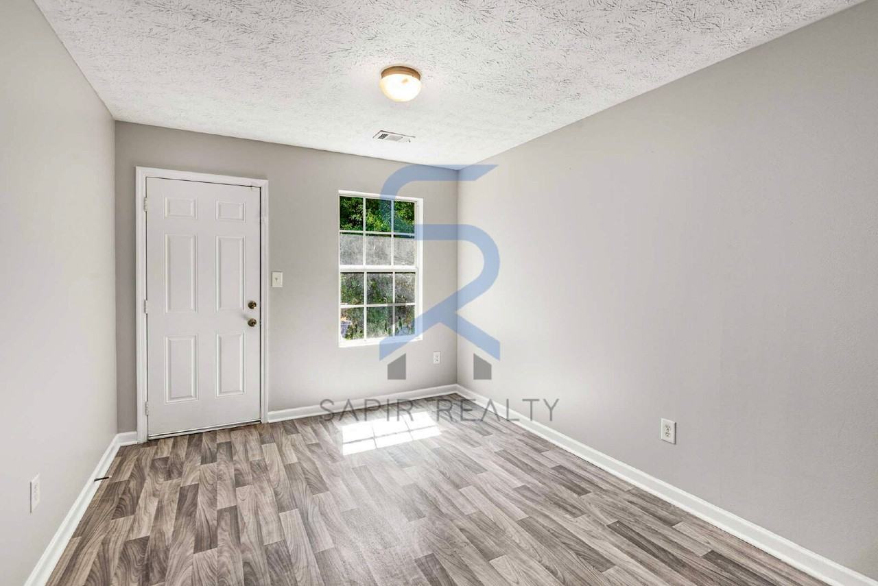 588 Elles Way - Photo 7 of 33