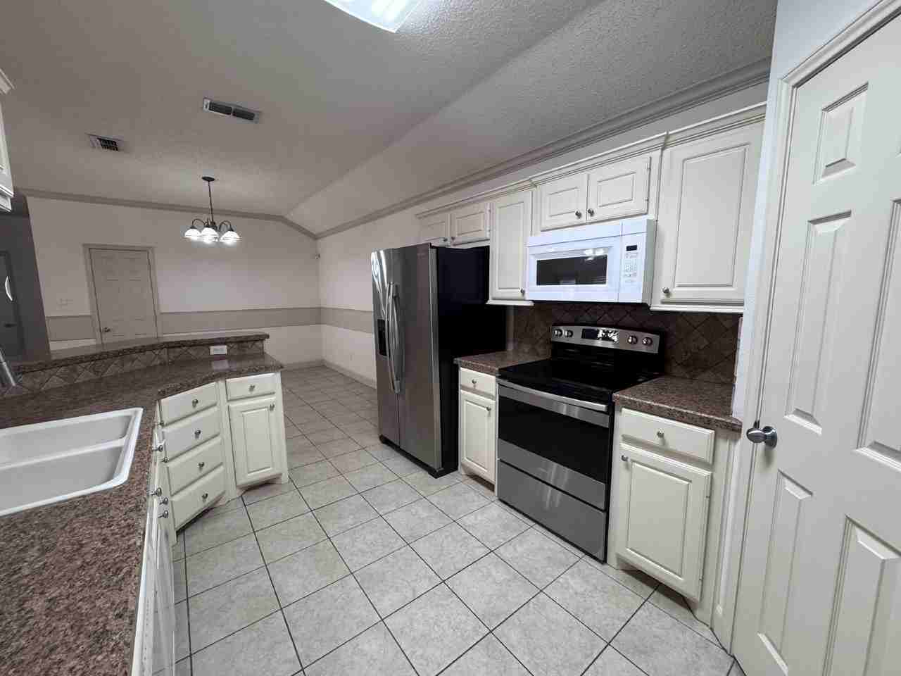 3518 104th St - Photo 5 of 17