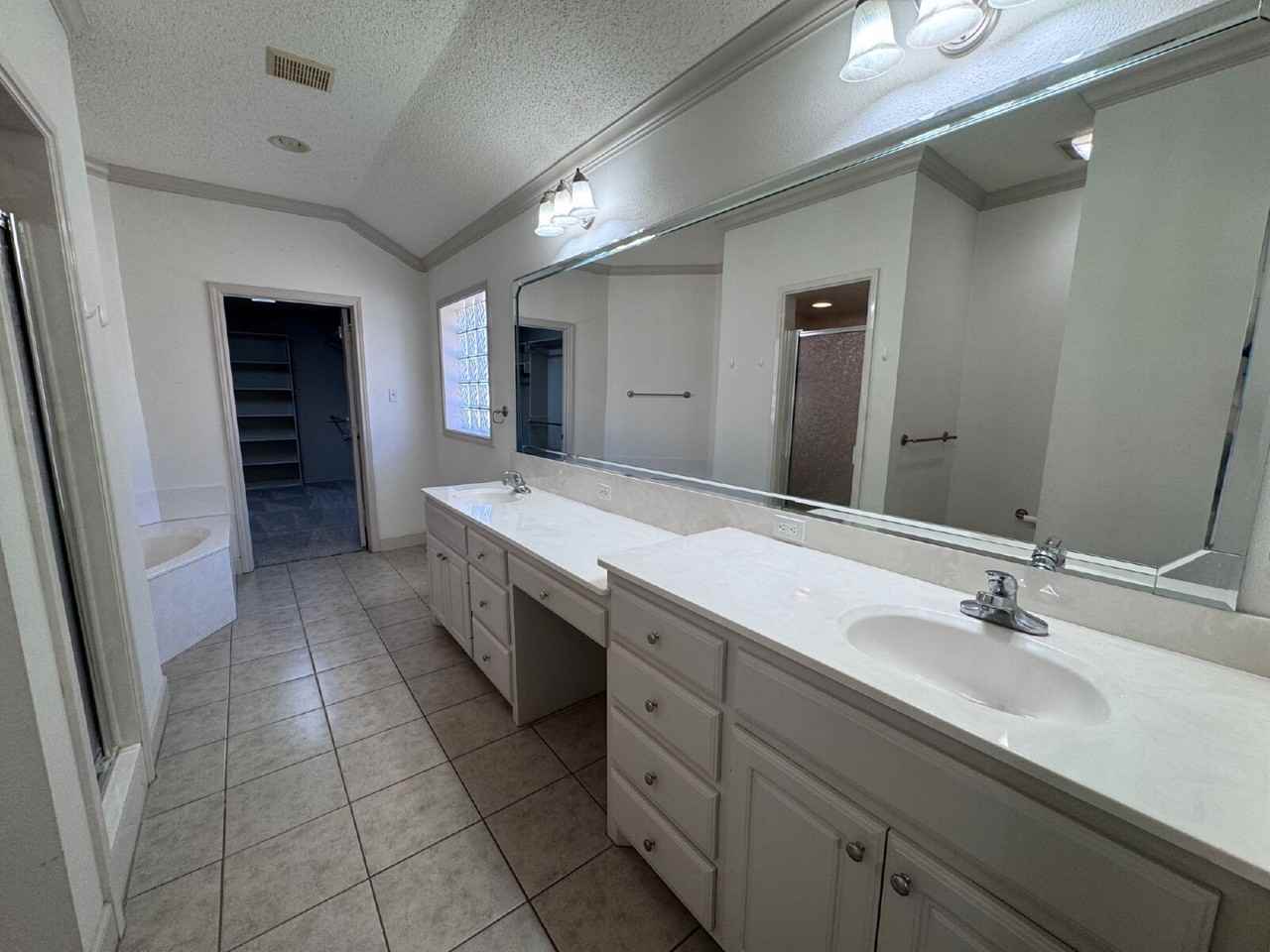 3518 104th St - Photo 7 of 17