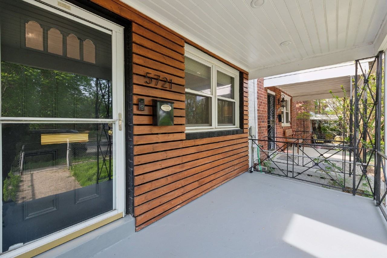 5721 Blaine St Ne - Photo 2 of 20