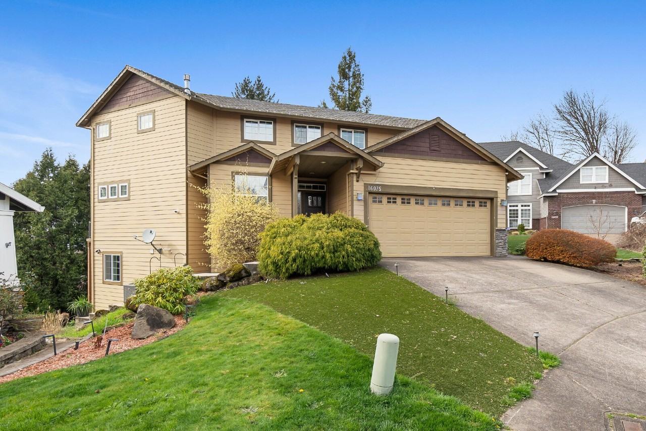 16075 Se Winterborne Dr - Photo 2 of 50