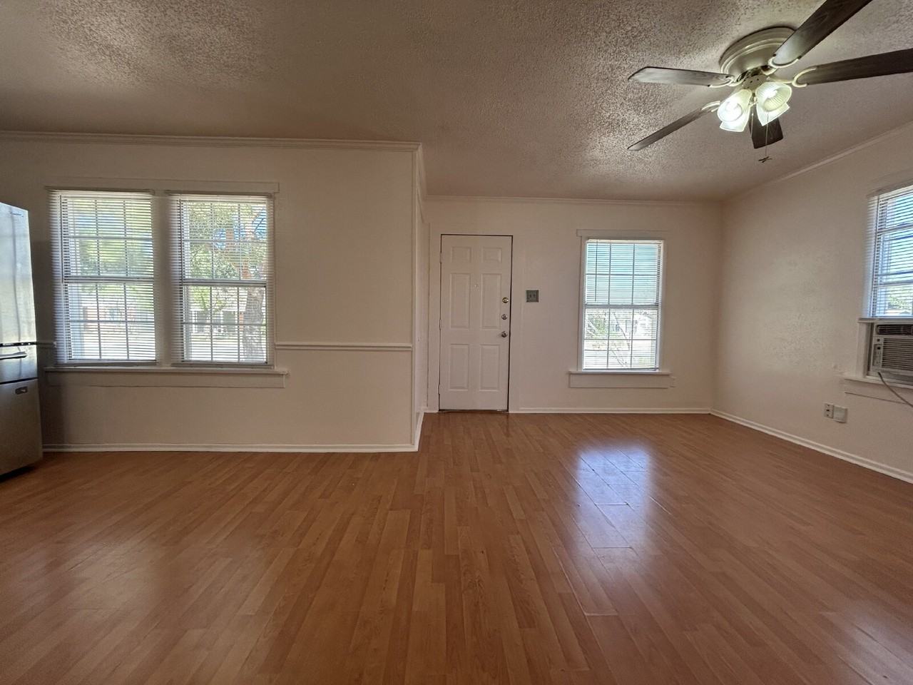 2211 26th St - Photo 2 of 16