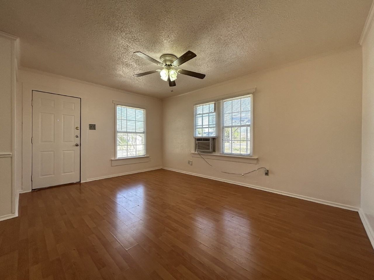 2211 26th St - Photo 3 of 16