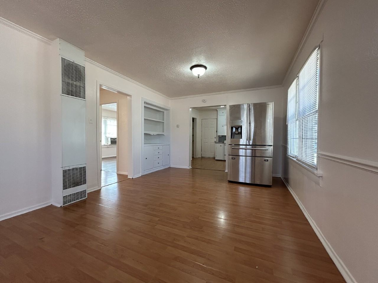 2211 26th St - Photo 4 of 16