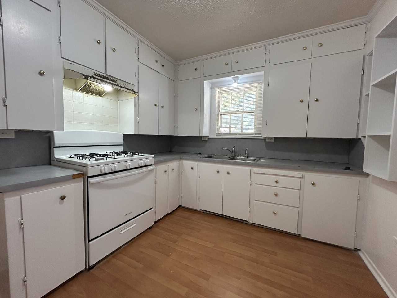 2211 26th St - Photo 6 of 16