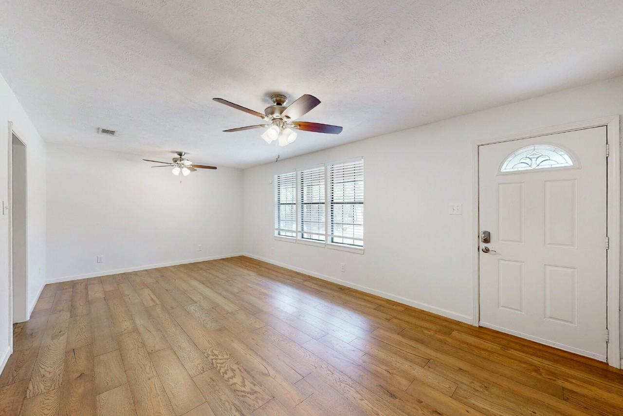 2304 Staunton Dr - Photo 4 of 19