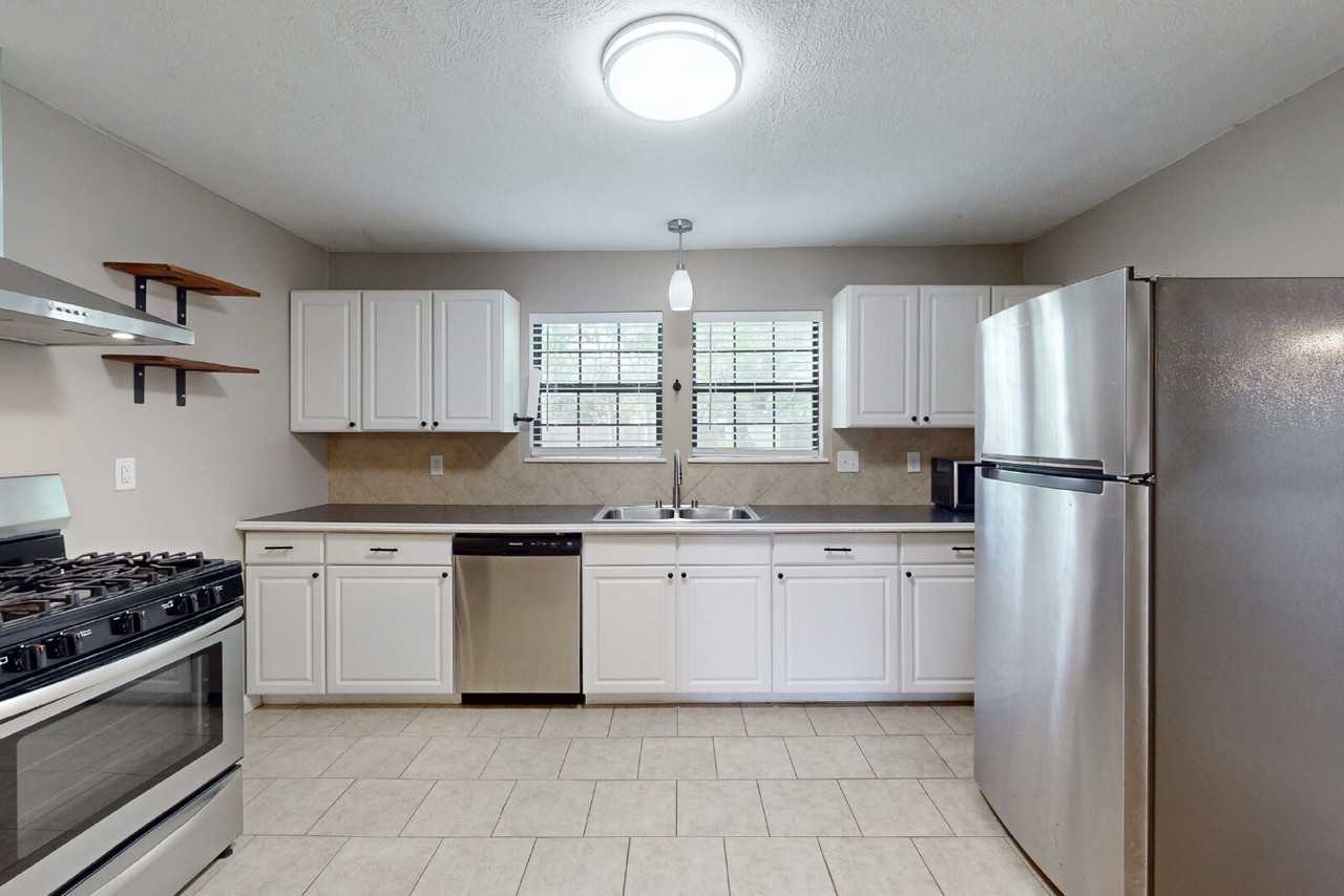 2304 Staunton Dr - Photo 6 of 19