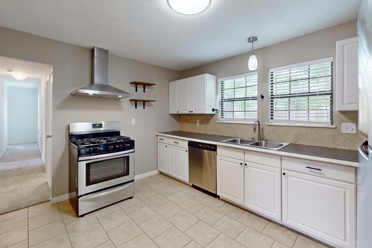 2304 Staunton Dr - Photo 7 of 19