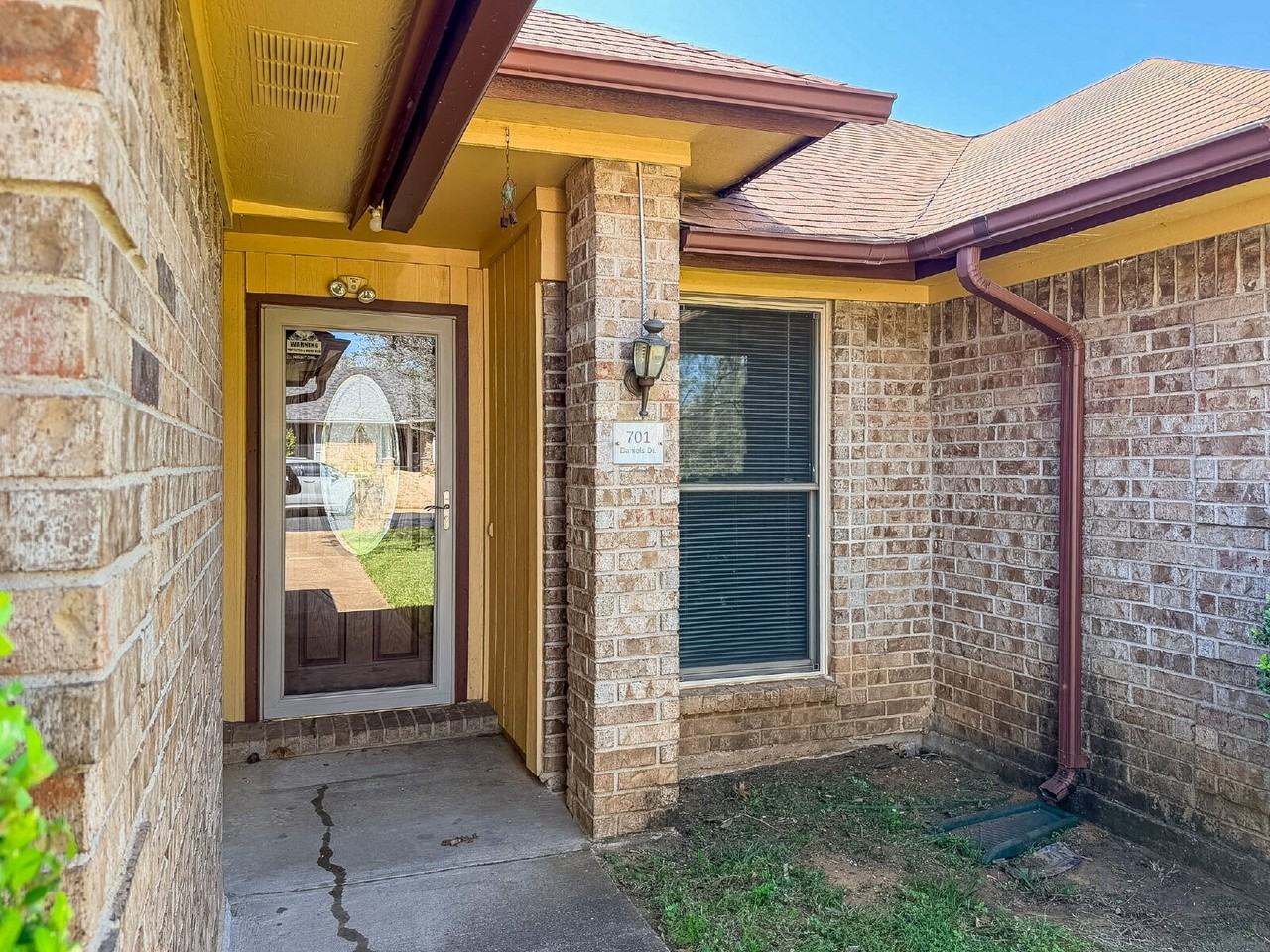 701 Daniels Dr - Photo 4 of 25