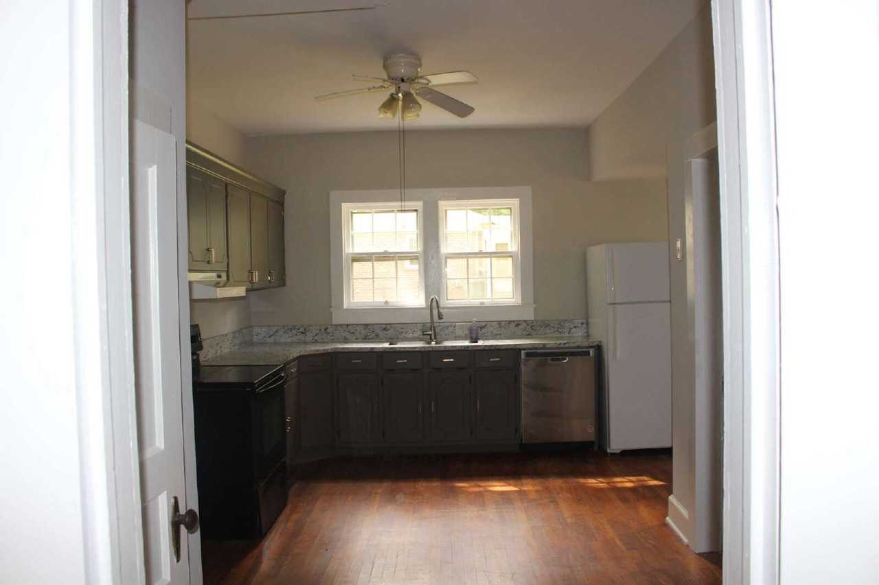 1040 Virginia Ave - Photo 4 of 14