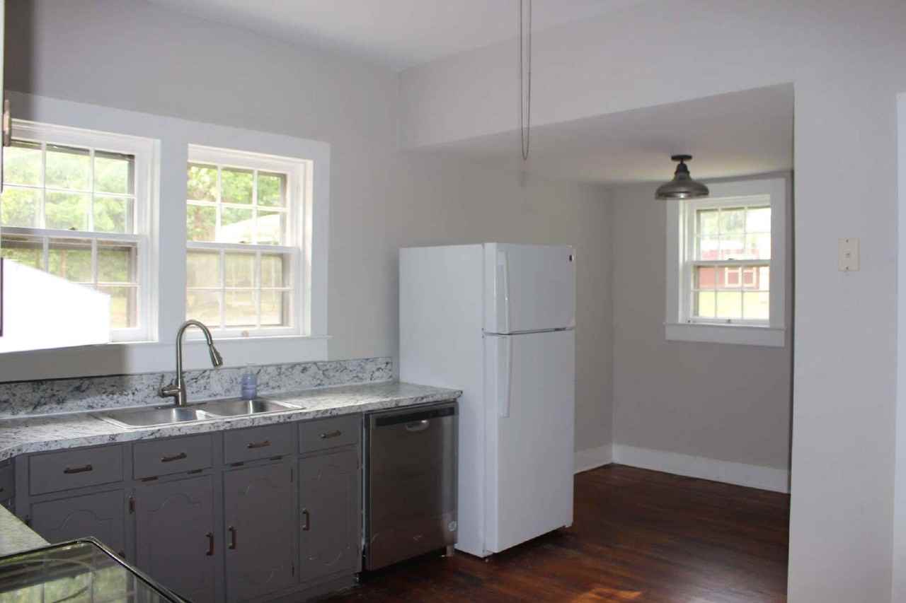 1040 Virginia Ave - Photo 5 of 14