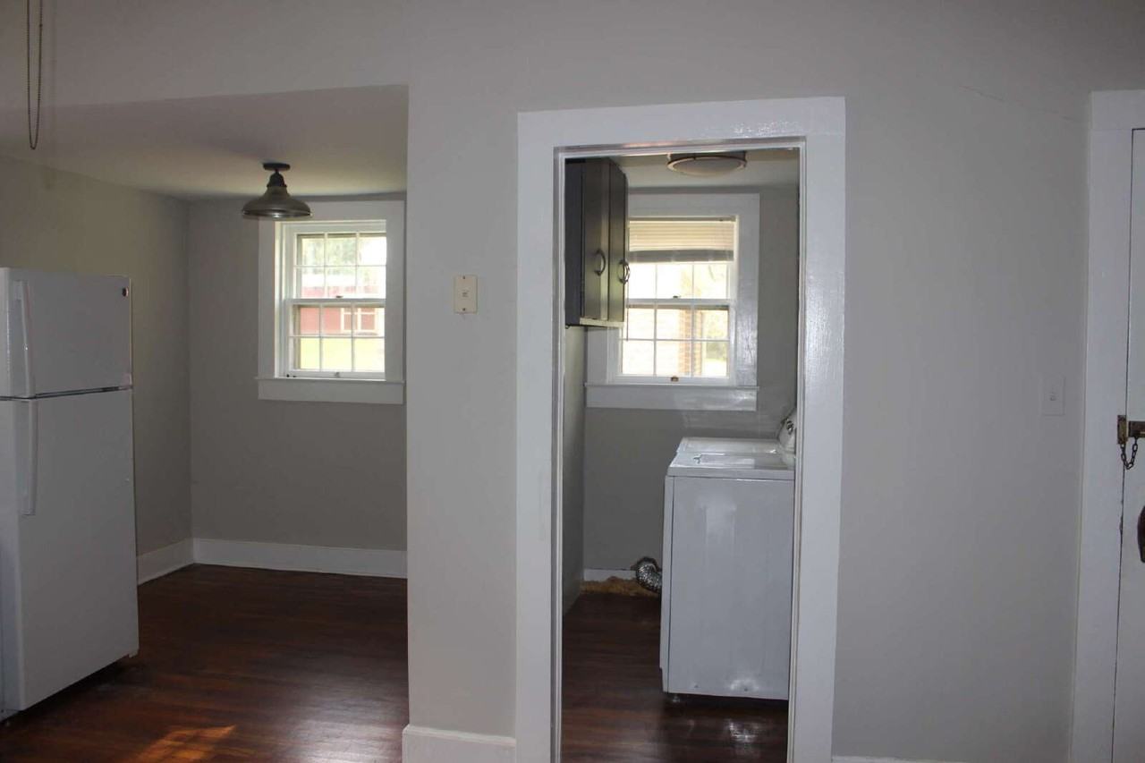 1040 Virginia Ave - Photo 6 of 14