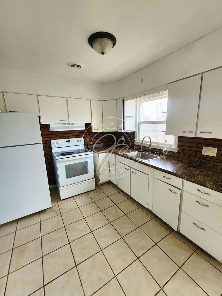 4239 Lewis Ave #2 - Photo 6 of 13
