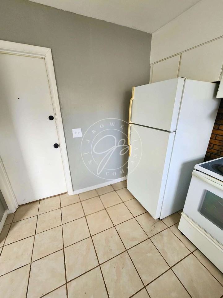4239 Lewis Ave #2 - Photo 7 of 13