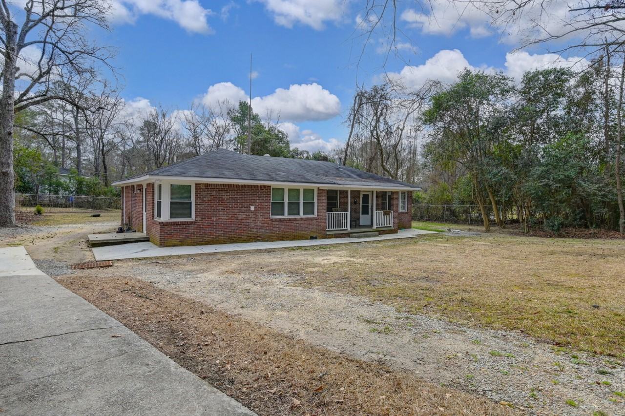 3300 Margrave Rd #B - Photo 4 of 28