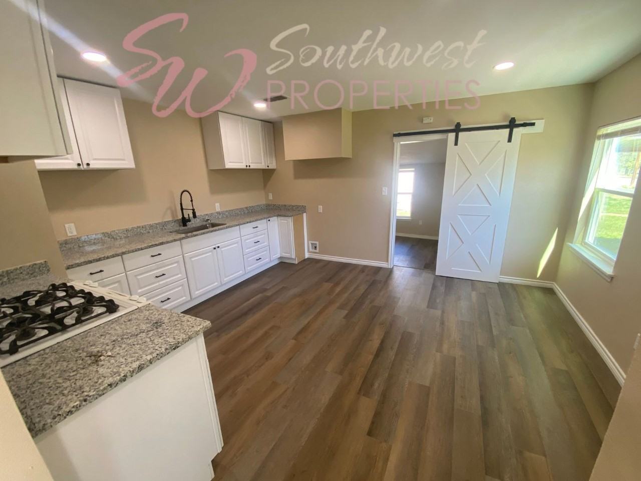 210 Reta St - Photo 4 of 13
