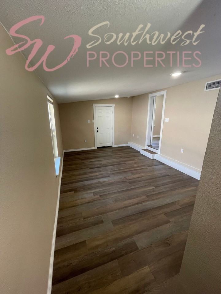 210 Reta St - Photo 6 of 13