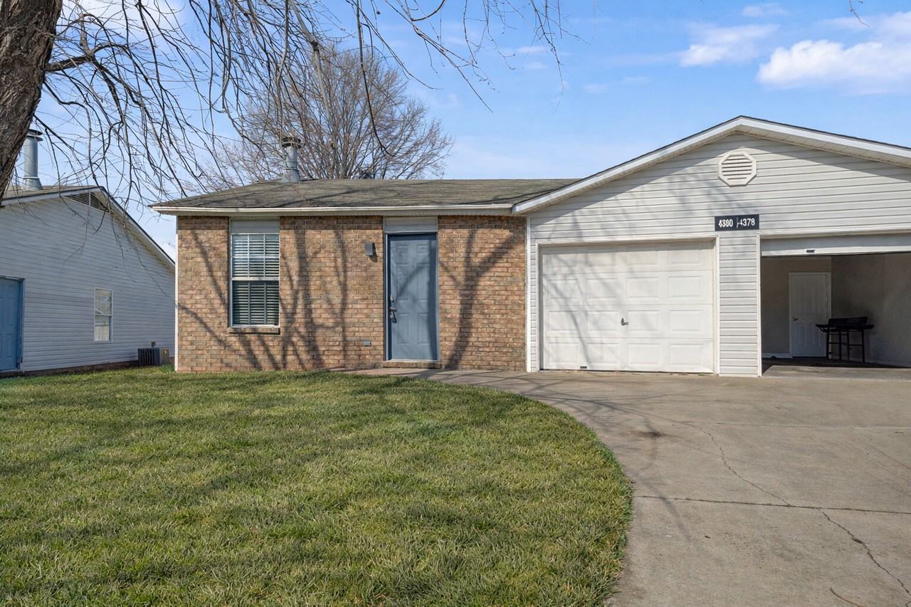 4380 W Thrasher Dr - Photo 2 of 50