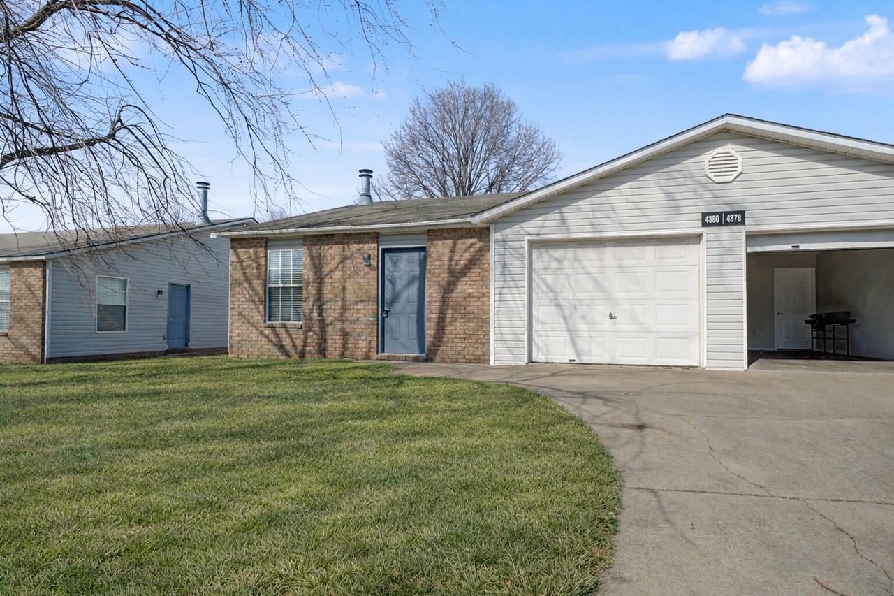 4380 W Thrasher Dr - Photo 4 of 50