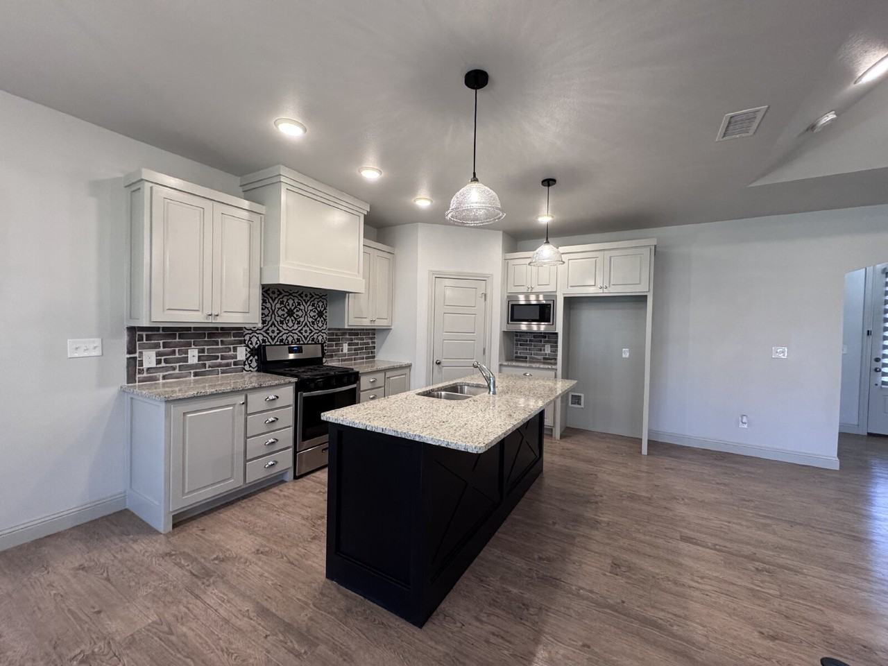 2726 138th St - Photo 4 of 19