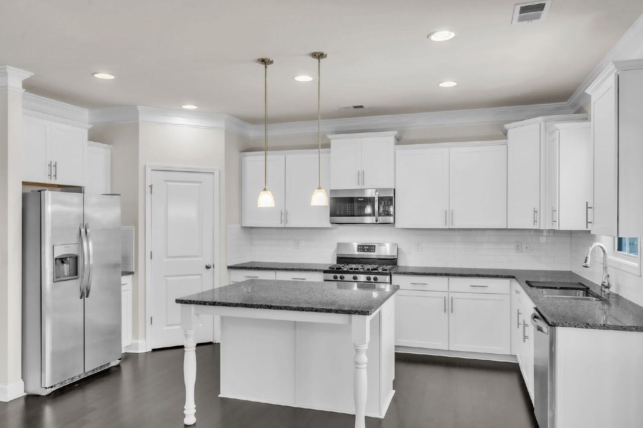 501 Castleby Dr - Photo 4 of 30