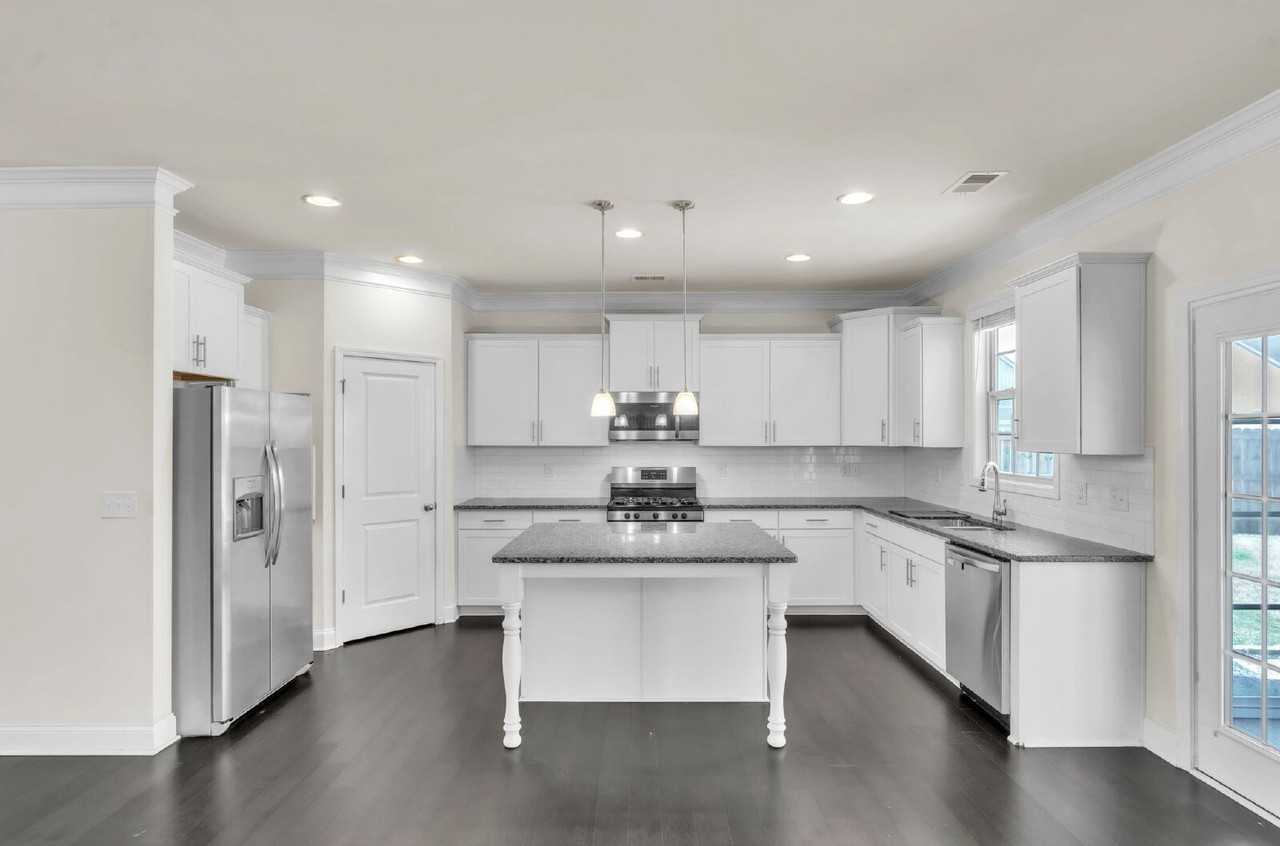 501 Castleby Dr - Photo 5 of 30