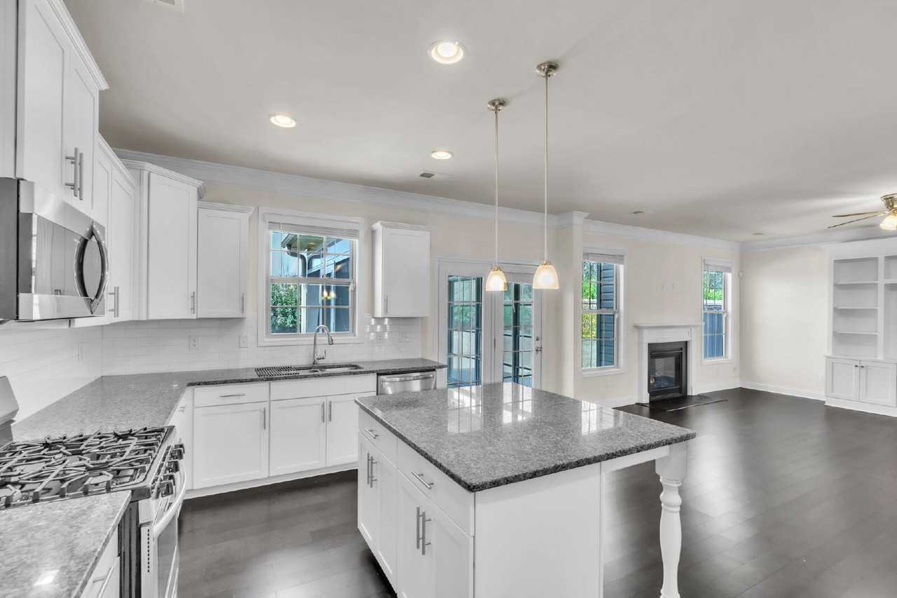 501 Castleby Dr - Photo 6 of 30