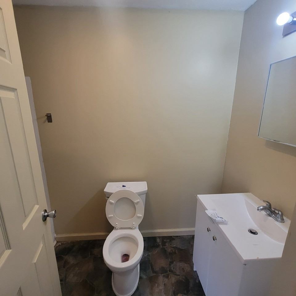 2910 N Gale St - Photo 2 of 8