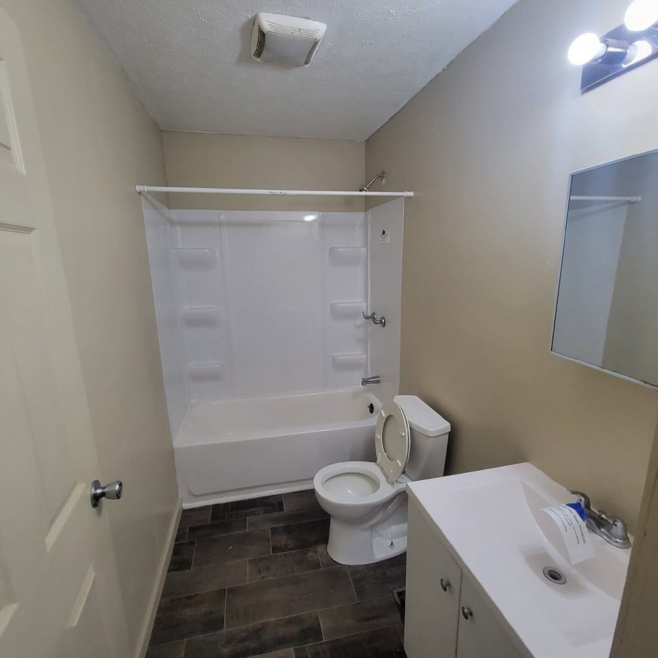 2910 N Gale St - Photo 5 of 8